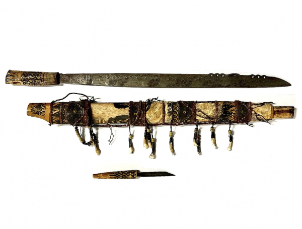 Antique Headhunters Dayak Mandau Borneo Sword & Scabbard; 1890’s to 1920’s - Image 2
