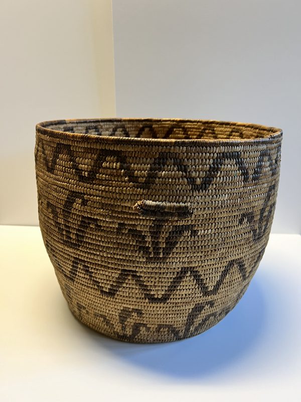 Ancient Native American Indian Large Basket; Corn Husk Pattern; 1880s to 1910 - Image 4