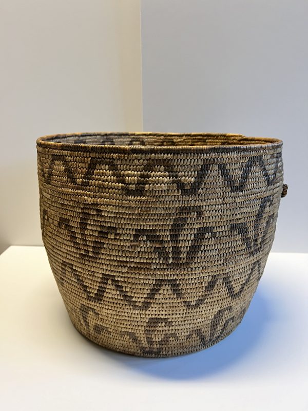 Ancient Native American Indian Large Basket; Corn Husk Pattern; 1880s to 1910 - Image 5